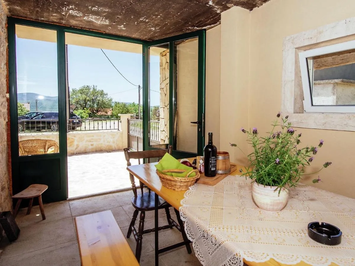 אוברובץ Stone House Near River Canyon בית נופש