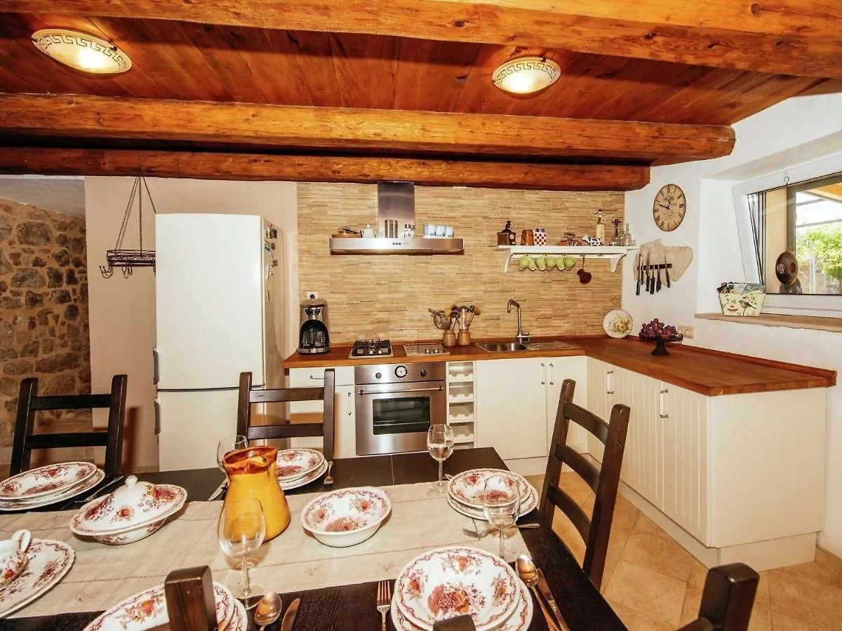 אוברובץ Stone House Near River Canyon בית נופש